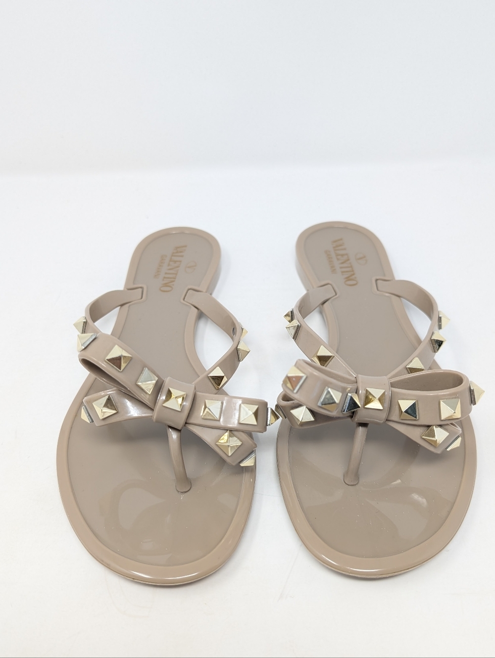 Valentino Garavani Jelly Nude Tan Bow rockstud Sandals Slides Thong Size 38 EU